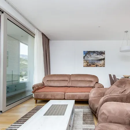 Lora In Apartment