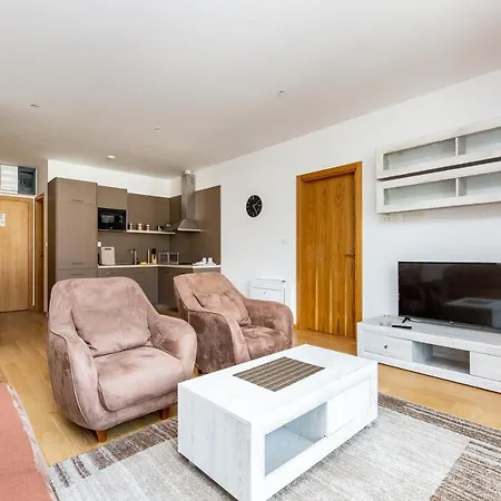 Apartment Lora In