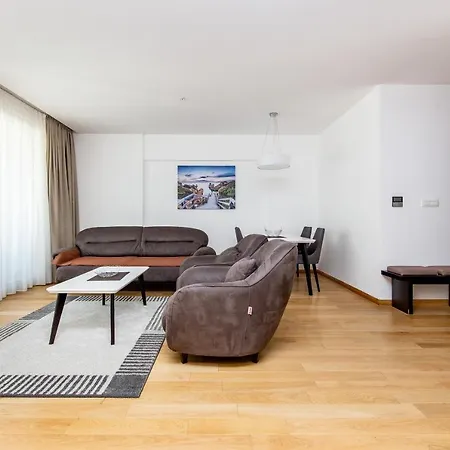 Apartment Lora In