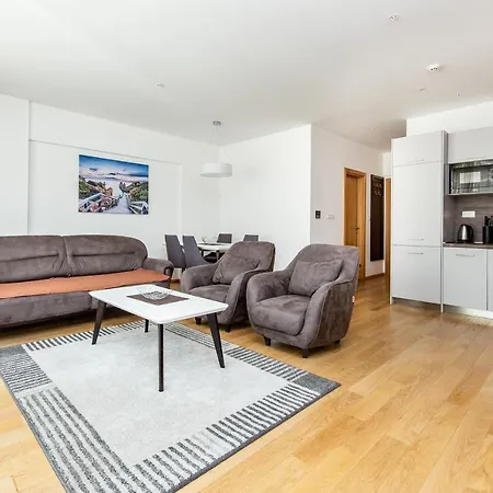Apartment Lora In *