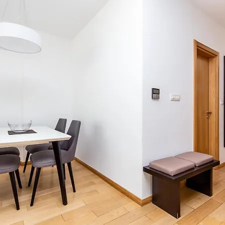 Lora In Apartment *