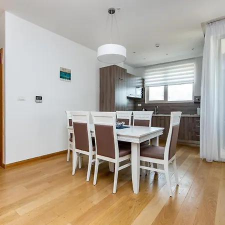 Apartment Lora In *
